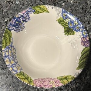 Vintage American Atelier Hydrangea  9.5” Porcelain Bowl